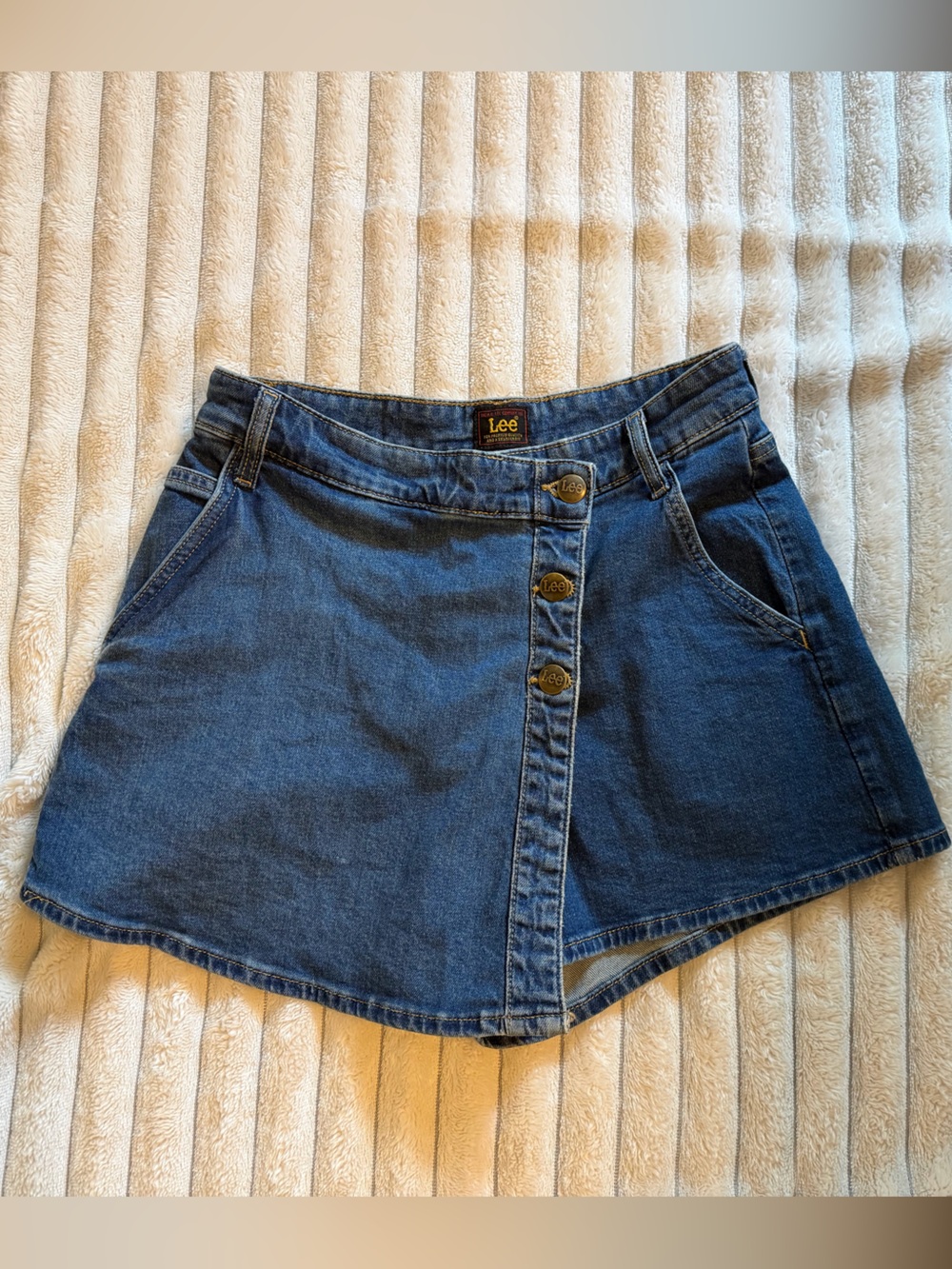 Lee High Rise Denim Retro Skort Size 6 Wrap Front Button Mini Skirt Shorts Y2K - Picture 3 of 10